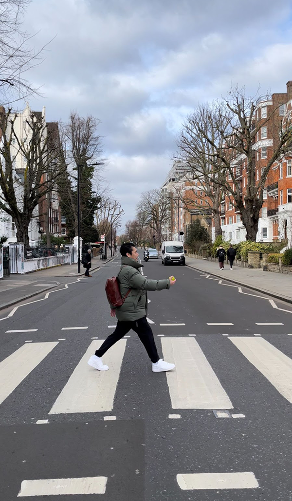 「Abbey Road」を渡る仲宗根社長