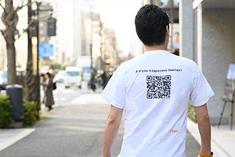 QRコードTシャツ”で営業チャレンジ