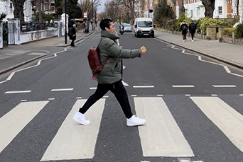 「Abbey Road」を渡る仲宗根社長